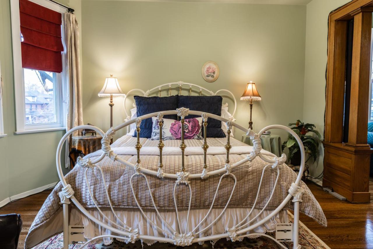 A Hidden Gem Bed&Breakfast Windsor Eksteriør billede